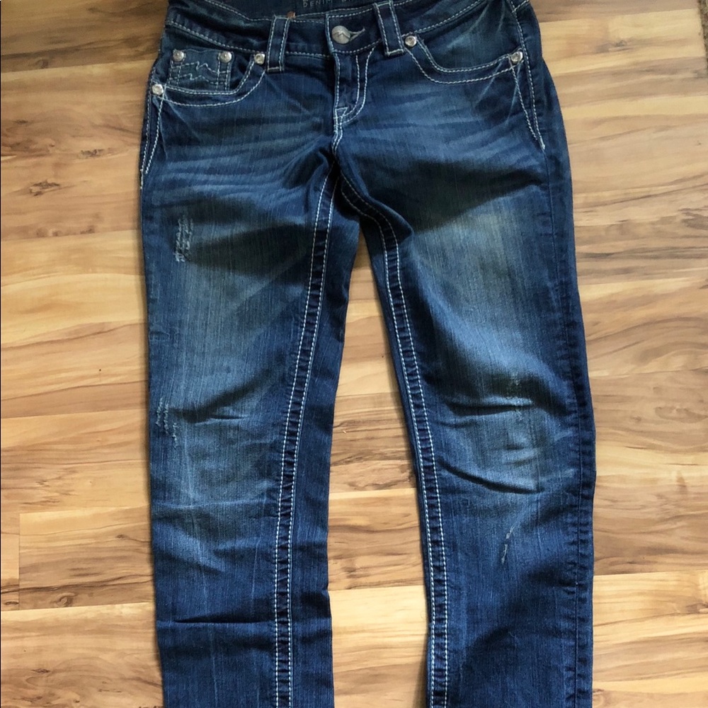 Super cute Miss Me skinny jeans!